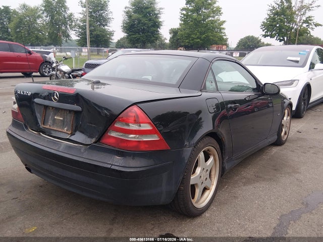 45613186 :رقم المزاد ، WDBKK65F32F247143 vin ، 2002 Mercedes-benz Slk 320 مزاد بيع