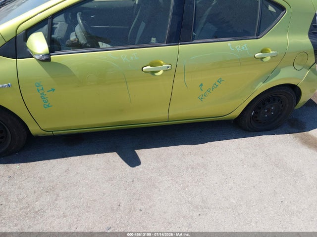 Toyota Prius C Two 2015 JTDKDTB38F1088420 Image 17