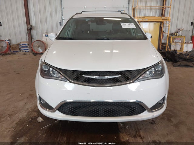 2017 Chrysler Pacifica Touring-l მანქანა იყიდება აუქციონზე, vin: 2C4RC1BGXHR507889, აუქციონის ნომერი: 45613236