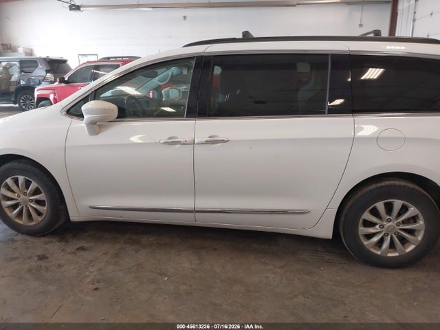 2017 Chrysler Pacifica Touring-l მანქანა იყიდება აუქციონზე, vin: 2C4RC1BGXHR507889, აუქციონის ნომერი: 45613236