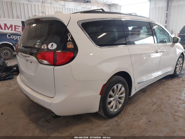 2017 Chrysler Pacifica Touring-l მანქანა იყიდება აუქციონზე, vin: 2C4RC1BGXHR507889, აუქციონის ნომერი: 45613236