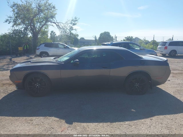 Продажа на аукционе авто 2018 Dodge Challenger Sxt Plus, vin: 2C3CDZAG2JH322237, номер лота: 45613503