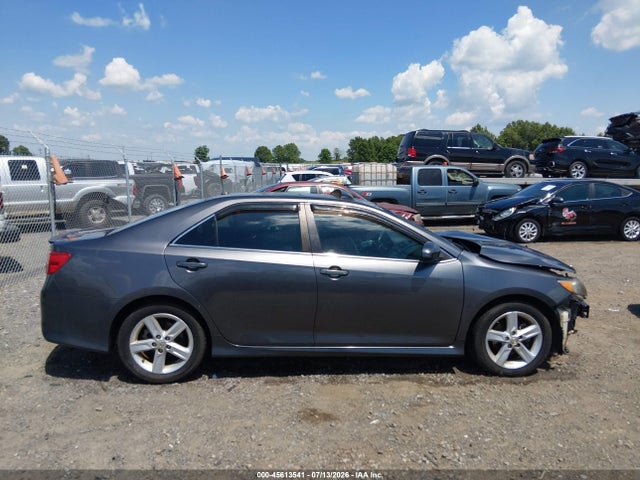 45613541 :رقم المزاد ، 4T1BF1FK7DU282458 vin ، 2013 Toyota Camry Se مزاد بيع