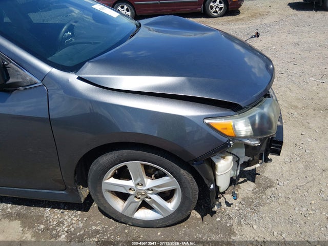 45613541 :رقم المزاد ، 4T1BF1FK7DU282458 vin ، 2013 Toyota Camry Se مزاد بيع