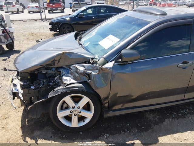45613541 :رقم المزاد ، 4T1BF1FK7DU282458 vin ، 2013 Toyota Camry Se مزاد بيع