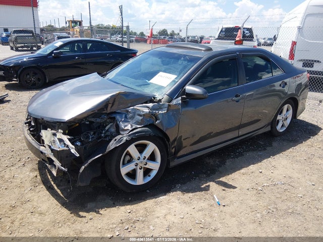45613541 :رقم المزاد ، 4T1BF1FK7DU282458 vin ، 2013 Toyota Camry Se مزاد بيع