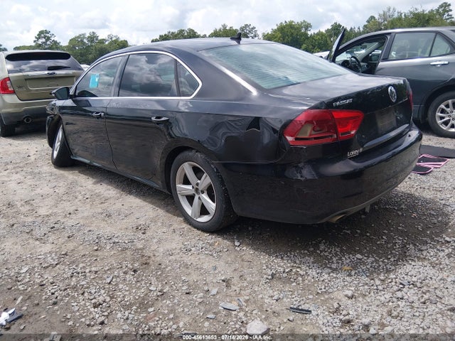 2012 Volkswagen Passat 2.5l Se მანქანა იყიდება აუქციონზე, vin: 1VWBH7A30CC050660, აუქციონის ნომერი: 45613653