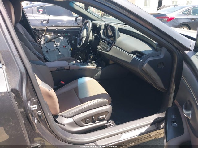 Lexus ES 300H 2022 58ADA1C19NU013469 Image 5
