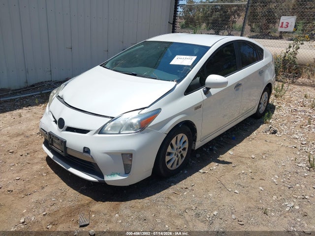 Toyota PRIUS PLUG-IN 2014 JTDKN3DP9E3056818 Image 2