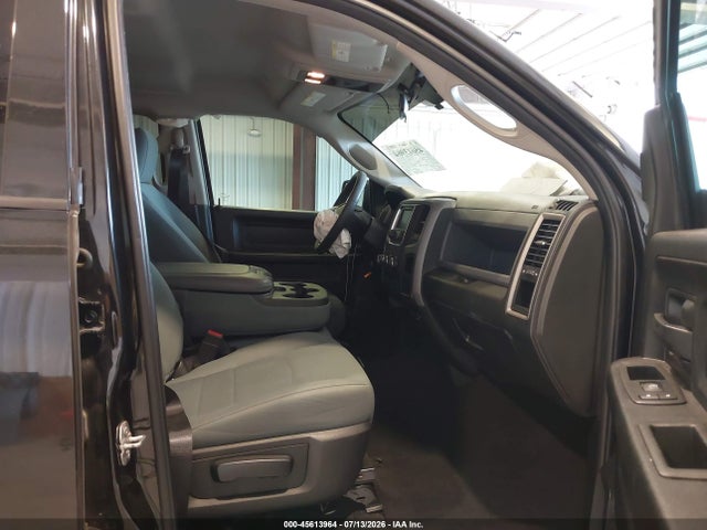 Продаж на аукціоні авто 2018 Ram 1500 Express  4x4 5'7 Box, vin: 1C6RR7KGXJS230996, номер лоту: 45613964