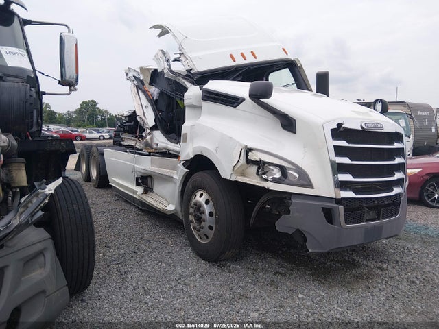 Продажа на аукционе авто 2021 Freightliner New Cascadia 126, vin: 1FUJHHDR5MLMR0761, номер лота: 45614029