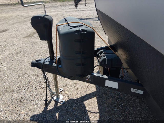 45614065 :رقم المزاد ، 4X4TCKB27LK063517 vin ، 2020 Cherokee Travel Trailer مزاد بيع