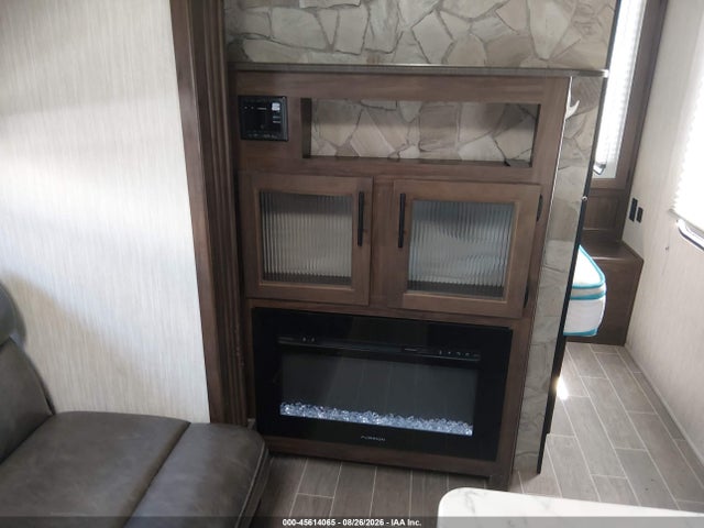 45614065 :رقم المزاد ، 4X4TCKB27LK063517 vin ، 2020 Cherokee Travel Trailer مزاد بيع