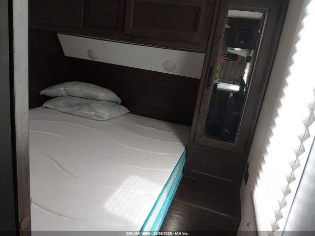 45614065 :رقم المزاد ، 4X4TCKB27LK063517 vin ، 2020 Cherokee Travel Trailer مزاد بيع