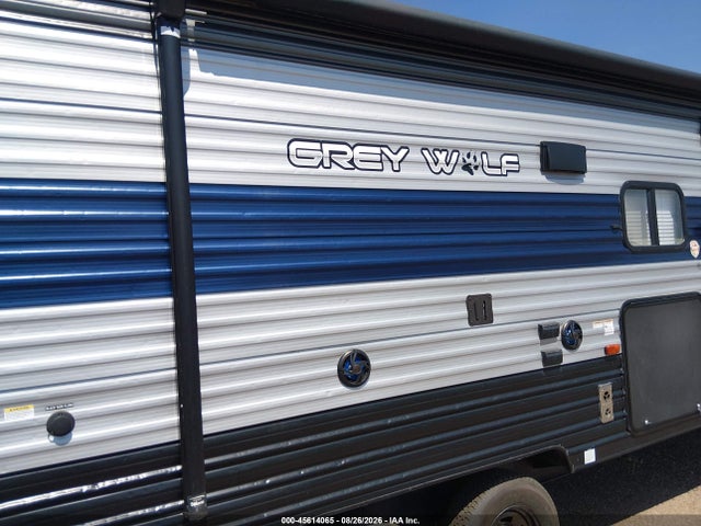 45614065 :رقم المزاد ، 4X4TCKB27LK063517 vin ، 2020 Cherokee Travel Trailer مزاد بيع