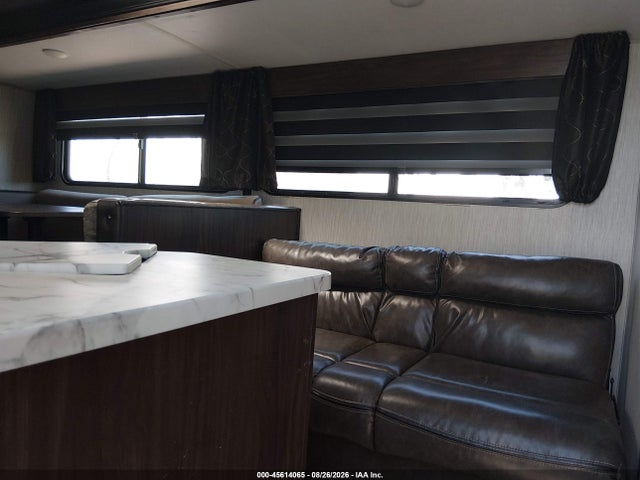 45614065 :رقم المزاد ، 4X4TCKB27LK063517 vin ، 2020 Cherokee Travel Trailer مزاد بيع