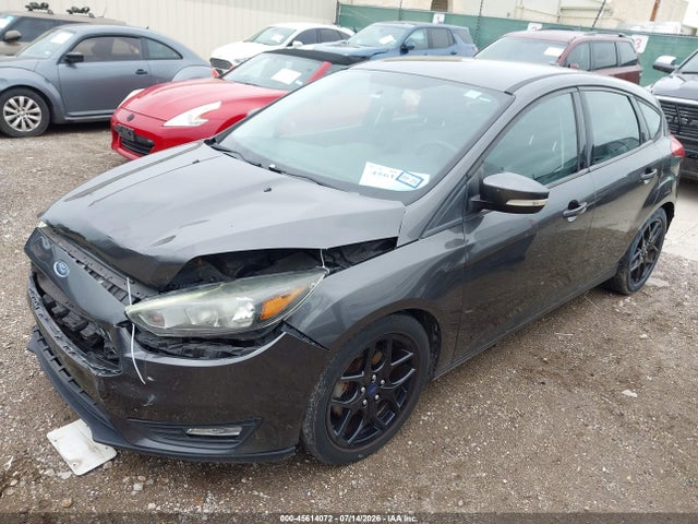 Ford FOCUS SE 2016 1FADP3K21GL311982 Image 2