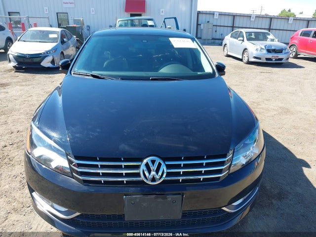 2014 Volkswagen Passat 1.8t Sel Premium მანქანა იყიდება აუქციონზე, vin: 1VWCT7A34EC032989, აუქციონის ნომერი: 45614146
