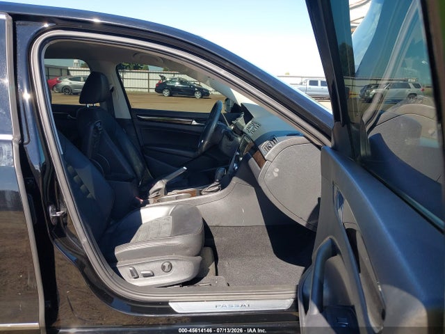 2014 Volkswagen Passat 1.8t Sel Premium მანქანა იყიდება აუქციონზე, vin: 1VWCT7A34EC032989, აუქციონის ნომერი: 45614146