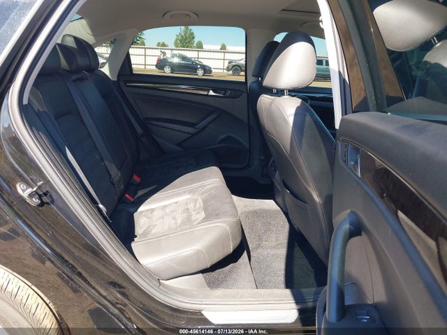 2014 Volkswagen Passat 1.8t Sel Premium მანქანა იყიდება აუქციონზე, vin: 1VWCT7A34EC032989, აუქციონის ნომერი: 45614146