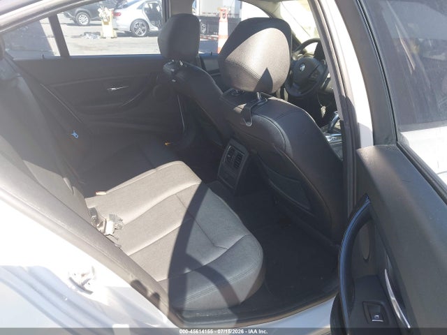 45614155 :رقم المزاد ، WBA8A9C56JAD27803 vin ، 2018 Bmw 320i مزاد بيع