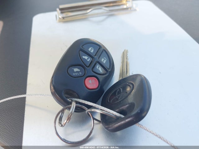 Продаж на аукціоні авто 2011 Toyota Sienna Xle V6, vin: 5TDYK3DC4BS138806, номер лоту: 45614242