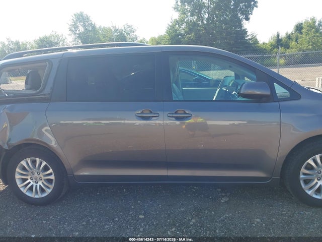 Продаж на аукціоні авто 2011 Toyota Sienna Xle V6, vin: 5TDYK3DC4BS138806, номер лоту: 45614242
