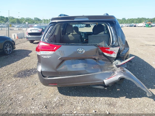 Продаж на аукціоні авто 2011 Toyota Sienna Xle V6, vin: 5TDYK3DC4BS138806, номер лоту: 45614242