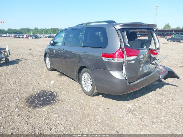 Продаж на аукціоні авто 2011 Toyota Sienna Xle V6, vin: 5TDYK3DC4BS138806, номер лоту: 45614242