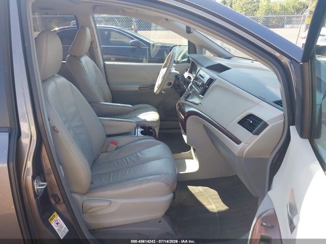 Продаж на аукціоні авто 2011 Toyota Sienna Xle V6, vin: 5TDYK3DC4BS138806, номер лоту: 45614242