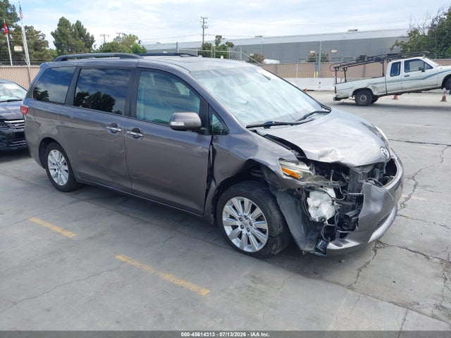 2015 Toyota Sienna Limited Premium 7 Passenger მანქანა იყიდება აუქციონზე, vin: 5TDDK3DC5FS095808, აუქციონის ნომერი: 45614313