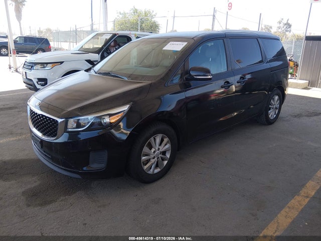 KIA SEDONA LX 2017 KNDMB5C12H6324931 Image 2