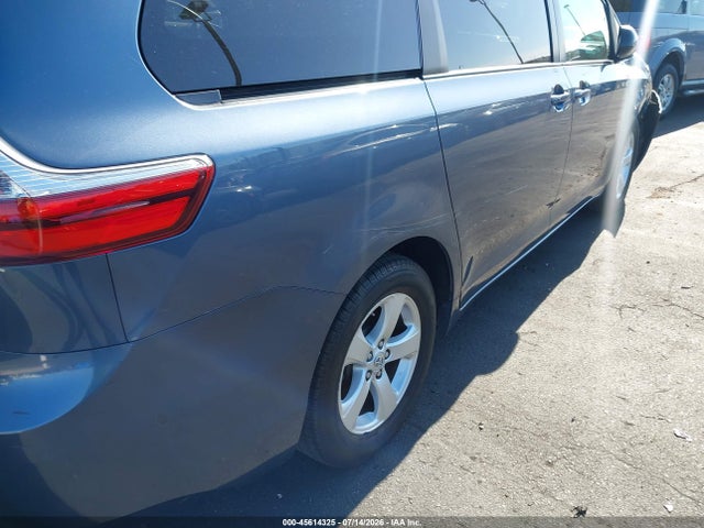 Продаж на аукціоні авто 2017 Toyota Sienna Le 8 Passenger, vin: 5TDKZ3DC0HS859666, номер лоту: 45614325