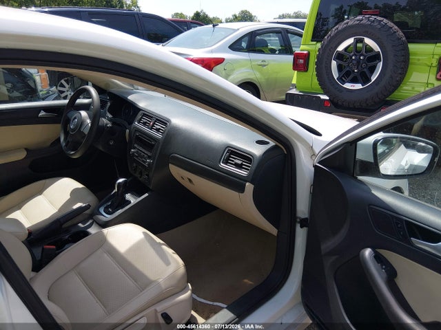 45614360 :رقم المزاد ، 3VWD17AJ4EM281302 vin ، 2014 Volkswagen Jetta 1.8t Se مزاد بيع