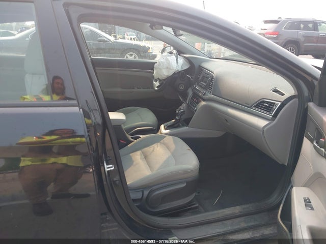 5NPD74LF9HH068560 Hyundai ELANTRA SE