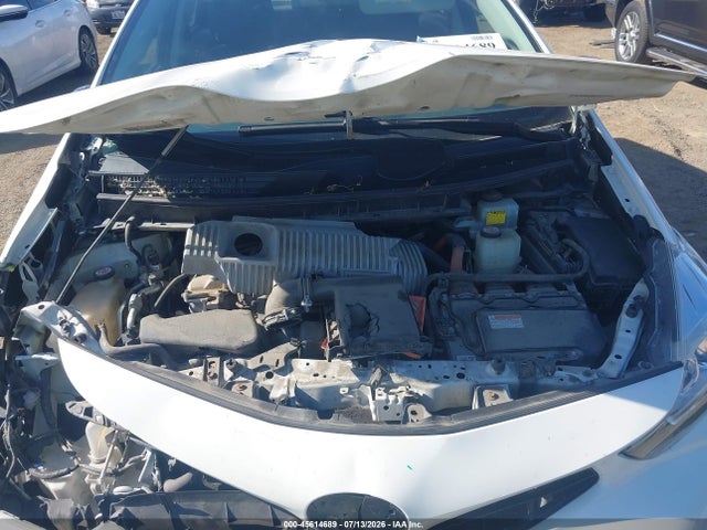 Toyota Prius V Two 2017 JTDZN3EU4HJ063825 Image 10