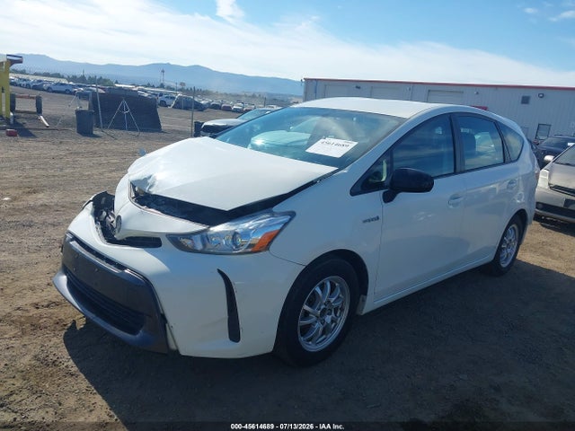 Toyota Prius V Two 2017 JTDZN3EU4HJ063825 Image 2