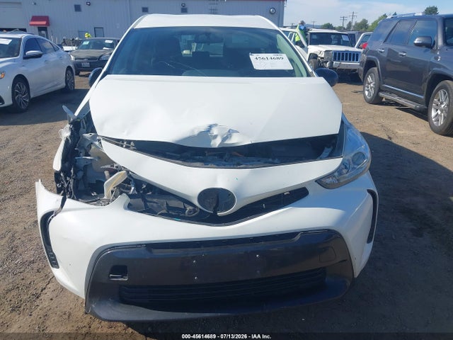 Toyota Prius V Two 2017 JTDZN3EU4HJ063825 Image 6