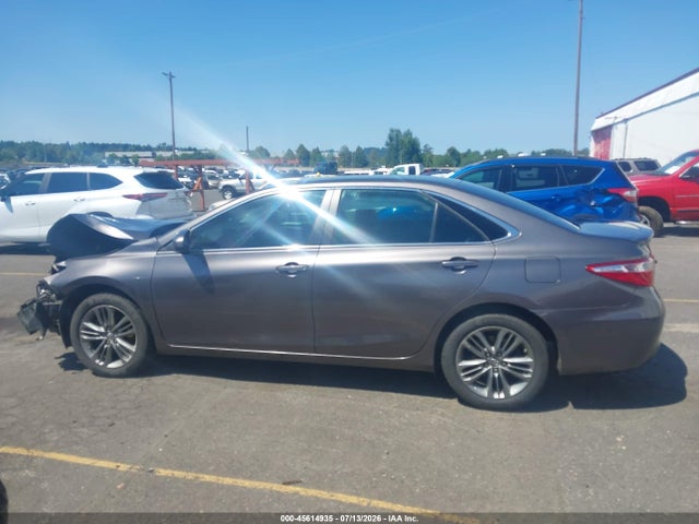 45614935 :رقم المزاد ، 4T1BF1FK6HU672568 vin ، 2017 Toyota Camry Se مزاد بيع