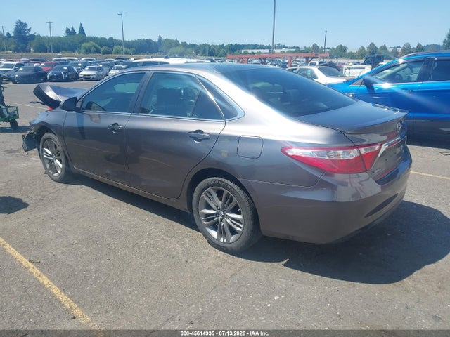 45614935 :رقم المزاد ، 4T1BF1FK6HU672568 vin ، 2017 Toyota Camry Se مزاد بيع