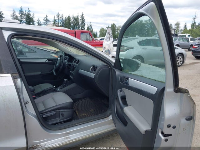 3VW637AJ6EM332365 Volkswagen Jetta Hybrid Sel