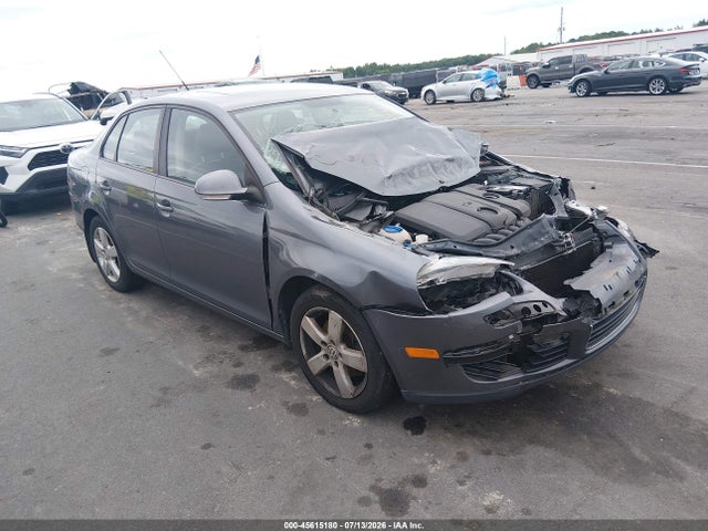 2010 Volkswagen Jetta Limited Edition მანქანა იყიდება აუქციონზე, vin: 3VWRX7AJ2AM165742, აუქციონის ნომერი: 45615180