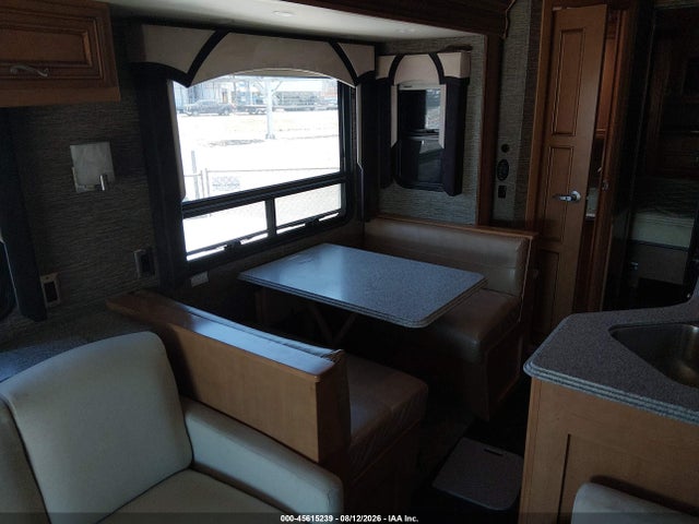 Продажа на аукционе авто 2015 Freightliner Chassis Xc, vin: 4UZAB2DT2FCGW3736, номер лота: 45615239