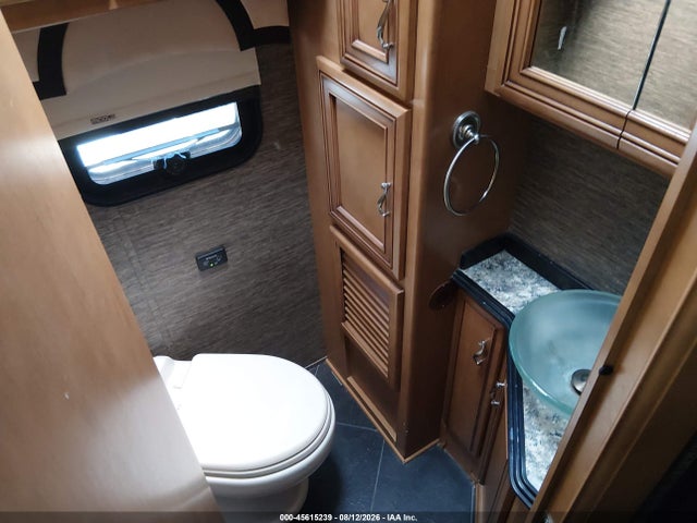 Продажа на аукционе авто 2015 Freightliner Chassis Xc, vin: 4UZAB2DT2FCGW3736, номер лота: 45615239