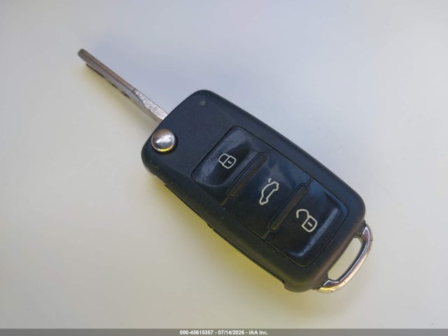 Продажа на аукционе авто 2015 Volkswagen Eos Komfort Edition, vin: WVWBW8AH3FV002525, номер лота: 45615357