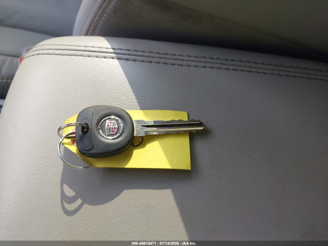 45615471 :رقم المزاد ، 1G6KD5EY5AU136985 vin ، 2010 Cadillac Dts 1sc مزاد بيع