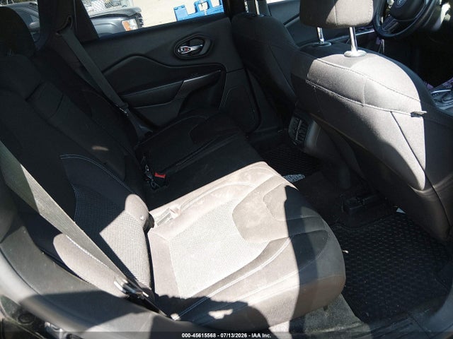 45615568 :رقم المزاد ، 1C4PJMCB5KD107296 vin ، 2019 Jeep Cherokee Latitude 4x4 مزاد بيع