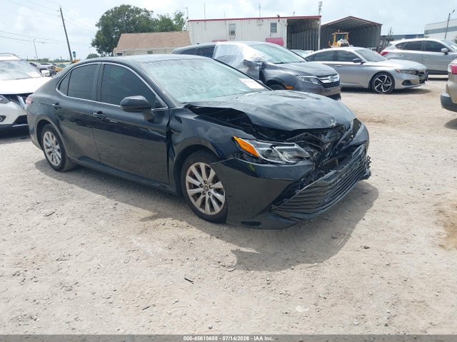 45615688 :رقم المزاد ، JTNB11HKXJ3007230 vin ، 2018 Toyota Camry Le مزاد بيع