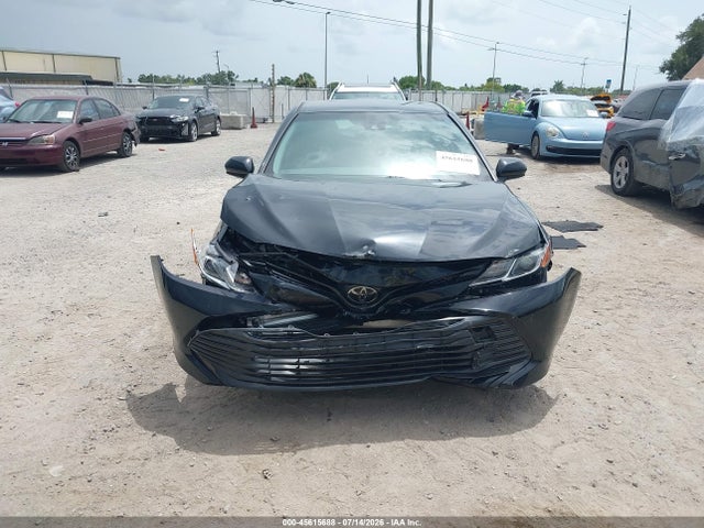 45615688 :رقم المزاد ، JTNB11HKXJ3007230 vin ، 2018 Toyota Camry Le مزاد بيع