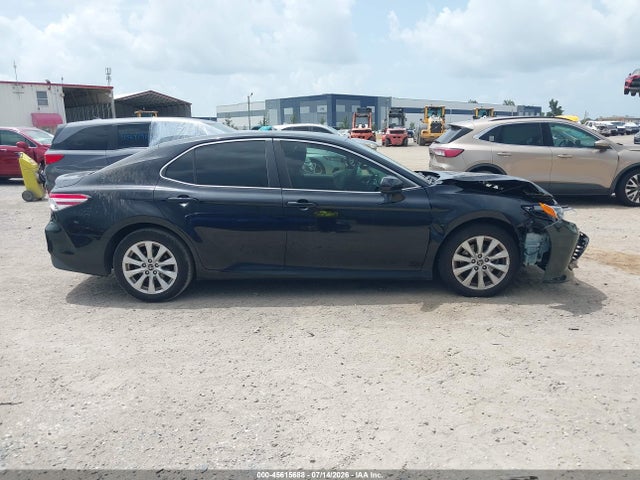 45615688 :رقم المزاد ، JTNB11HKXJ3007230 vin ، 2018 Toyota Camry Le مزاد بيع